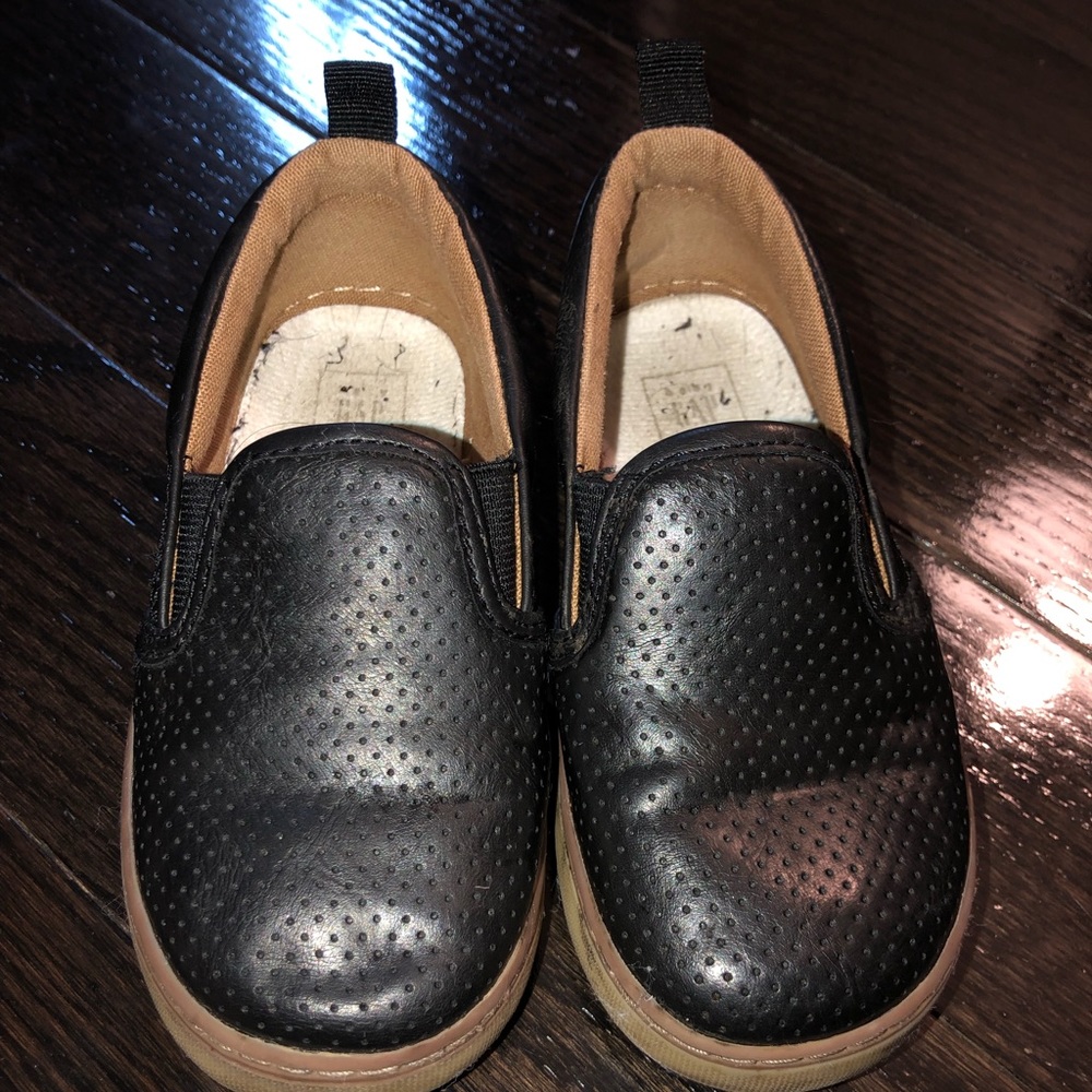 Toddler boys black leather boat shoes